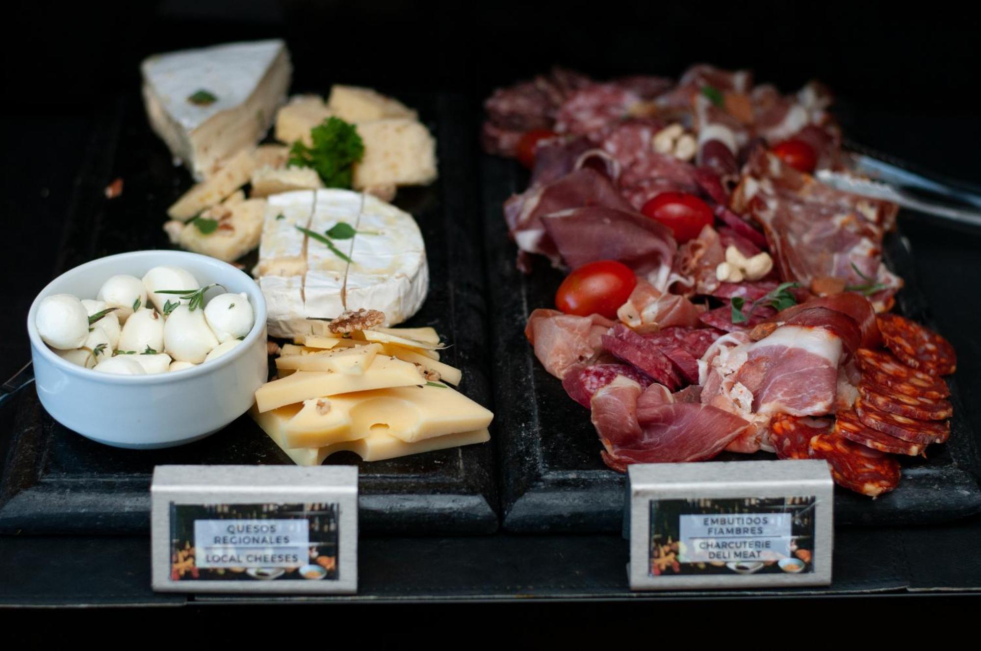 Готель Sls Buenos Aires Puerto Madero Екстер'єр фото Cheese and cold cuts