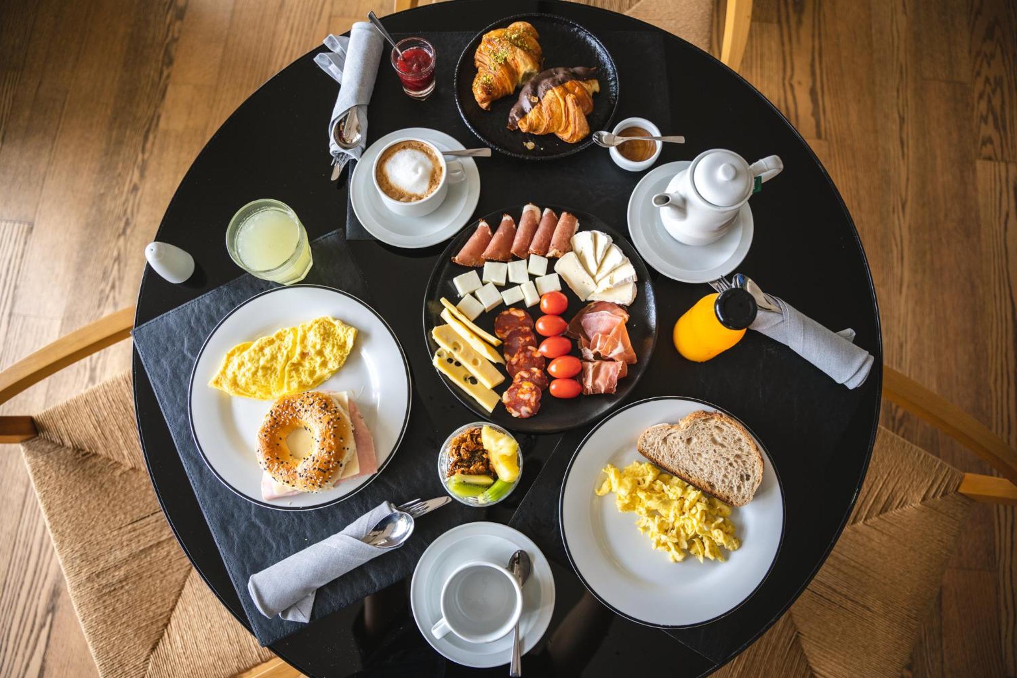 Готель Sls Buenos Aires Puerto Madero Екстер'єр фото A typical breakfast in the UK